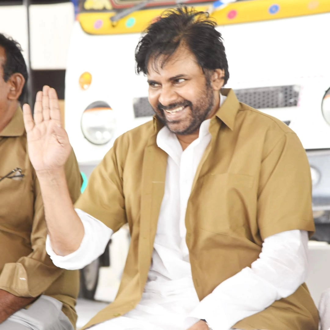 Chandrababu Pawan Kalyan Lokesh Wearing Auto Drivers Shirt