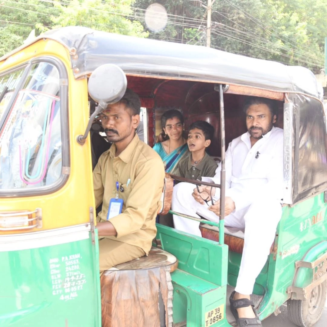 Chandrababu Pawan Kalyan Lokesh Wearing Auto Drivers Shirt
