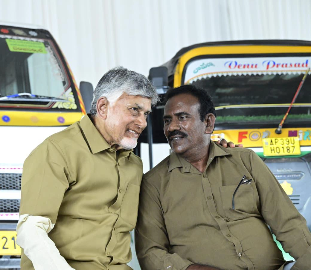 Chandrababu Pawan Kalyan Lokesh Wearing Auto Drivers Shirt
