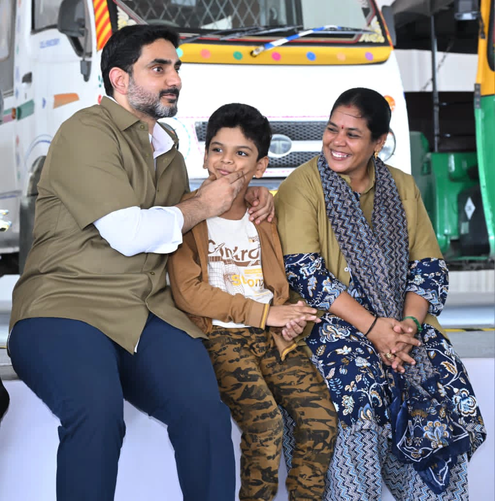 Chandrababu Pawan Kalyan Lokesh Wearing Auto Drivers Shirt