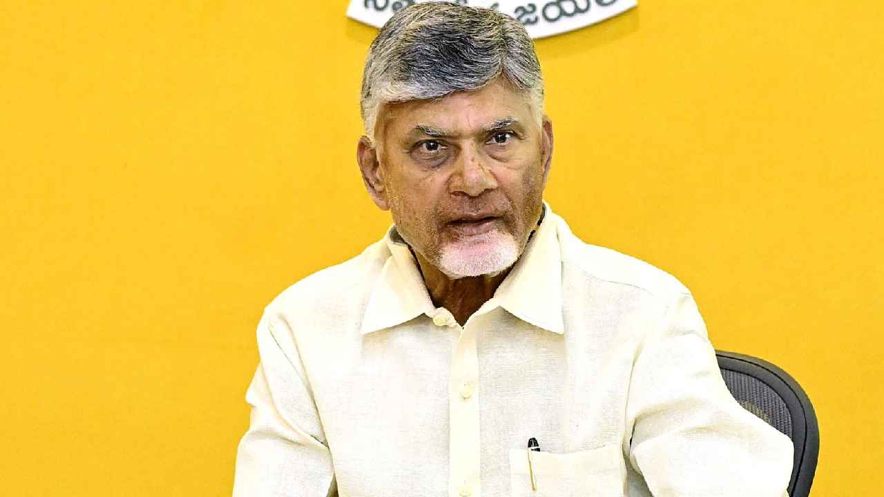 Cyclone Montha: ఒక్కో కుటుంబానికి రూ.3వేలు క్యాష్, 25కిలోల బియ్యం ఇంకా.. సీఎం చంద్రబాబు కీలక ఆదేశాలు Cyclone Montha: ఒక్కో కుటుంబానికి రూ.3వేలు క్యాష్, 25కిలోల బియ్యం ఇంకా.. సీఎం చంద్రబాబు కీలక ఆదేశాలు