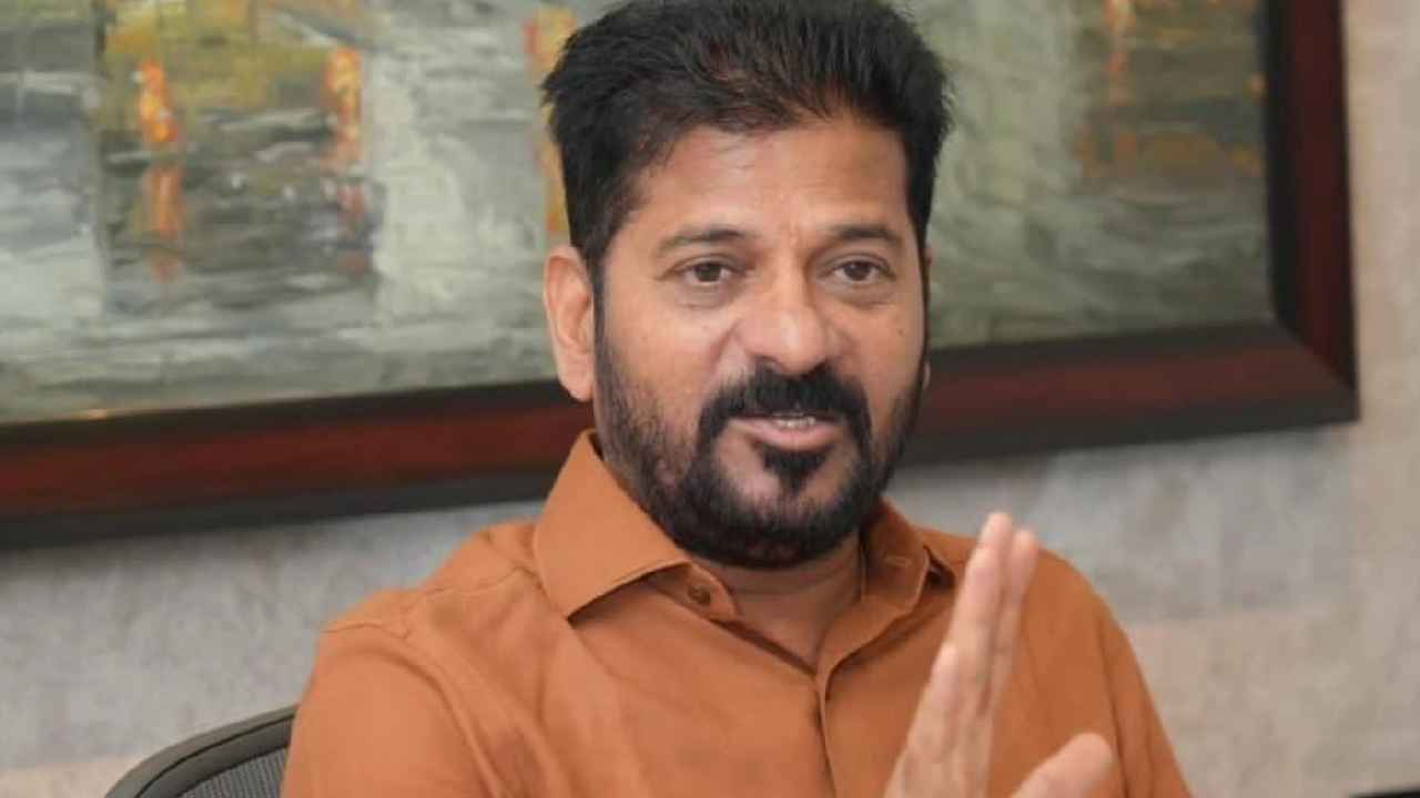 Cm Revanth Reddy: ప్రభుత్వానికి చెడ్డ పేరు తేవద్దు.. అధికారులకు సీఎం రేవంత్ వార్నింగ్.. Cm Revanth Reddy: ప్రభుత్వానికి చెడ్డ పేరు తేవద్దు.. అధికారులకు సీఎం రేవంత్ వార్నింగ్..