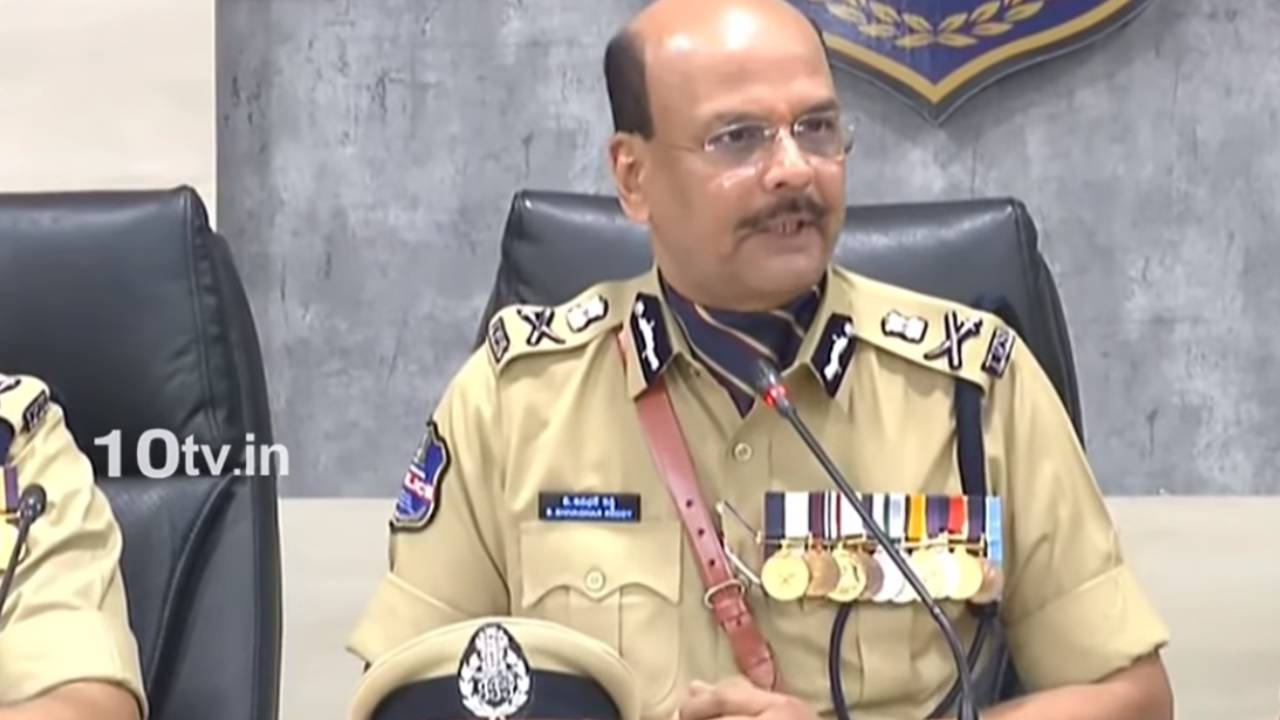 DGP Shivadhar Reddy: పింక్ బుక్పై నూతన డీజీపీ శివధర్ రెడ్డి కీలక కామెంట్స్ DGP Shivadhar Reddy: పింక్ బుక్పై నూతన డీజీపీ శివధర్ రెడ్డి కీలక కామెంట్స్