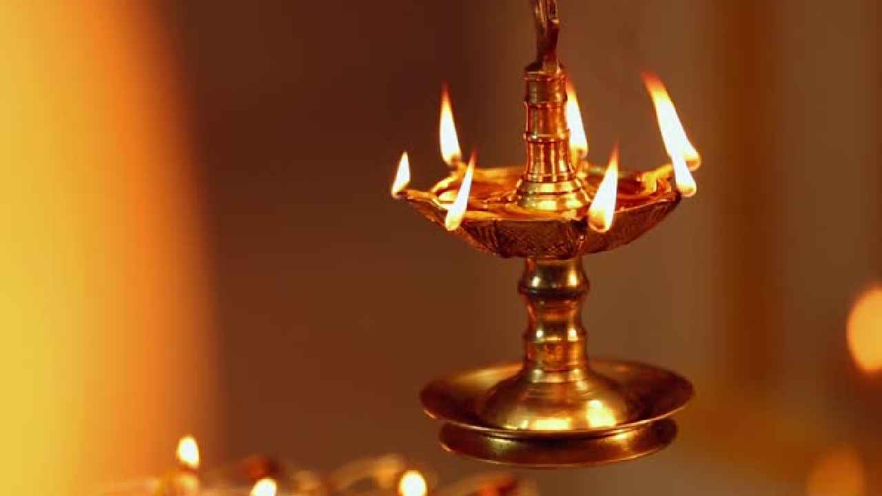 Karthika Masam Day 2: అక్టోబర్ 23.. కార్తీక మాసం 2వ రోజు.. ఇలా స్నానం చేసి అలా పూజ చేస్తే అద్భుతమైన ఫలితాలు..! Karthika Masam Day 2: అక్టోబర్ 23.. కార్తీక మాసం 2వ రోజు.. ఇలా స్నానం చేసి అలా పూజ చేస్తే అద్భుతమైన ఫలితాలు..!