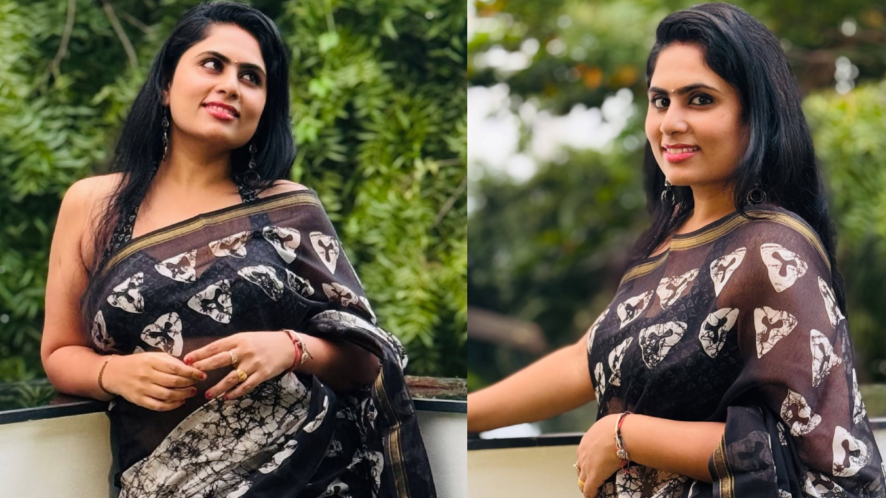Tejaswini Vygha: దిల్ రాజు భార్య తేజస్విని ఫోటోలు.. బ్లాక్ శారీలో అందమైన చందమామలా..