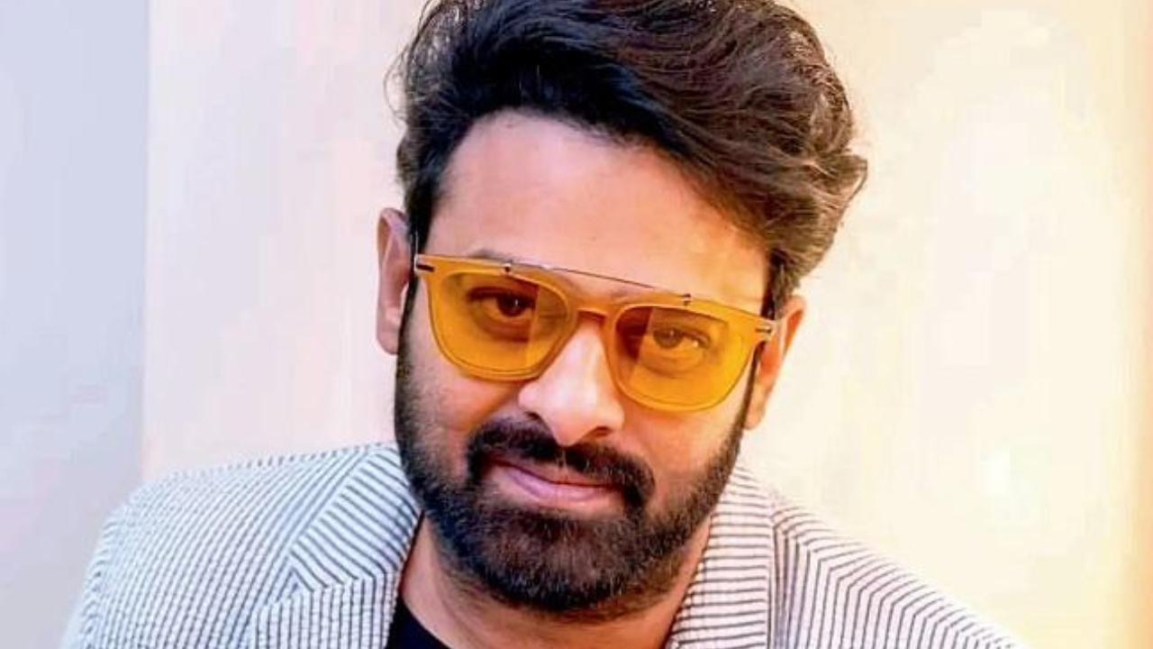Prabhas: ట్రెండ్ మారింది గురూ.. సీక్వెల్ కాదు.. ప్రభాస్ కూడా అలానే వస్తున్నాడు Prabhas: ట్రెండ్ మారింది గురూ.. సీక్వెల్ కాదు.. ప్రభాస్ కూడా అలానే వస్తున్నాడు