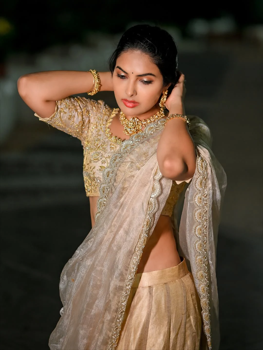 Divi Vadthya Shines in Diwali Traditional Dress