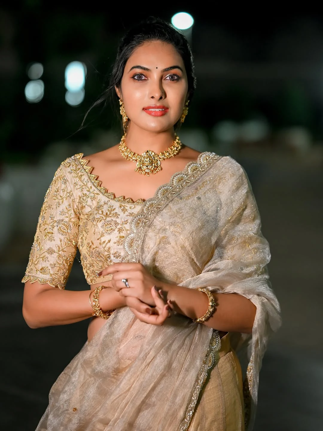 Divi Vadthya Shines in Diwali Traditional Dress