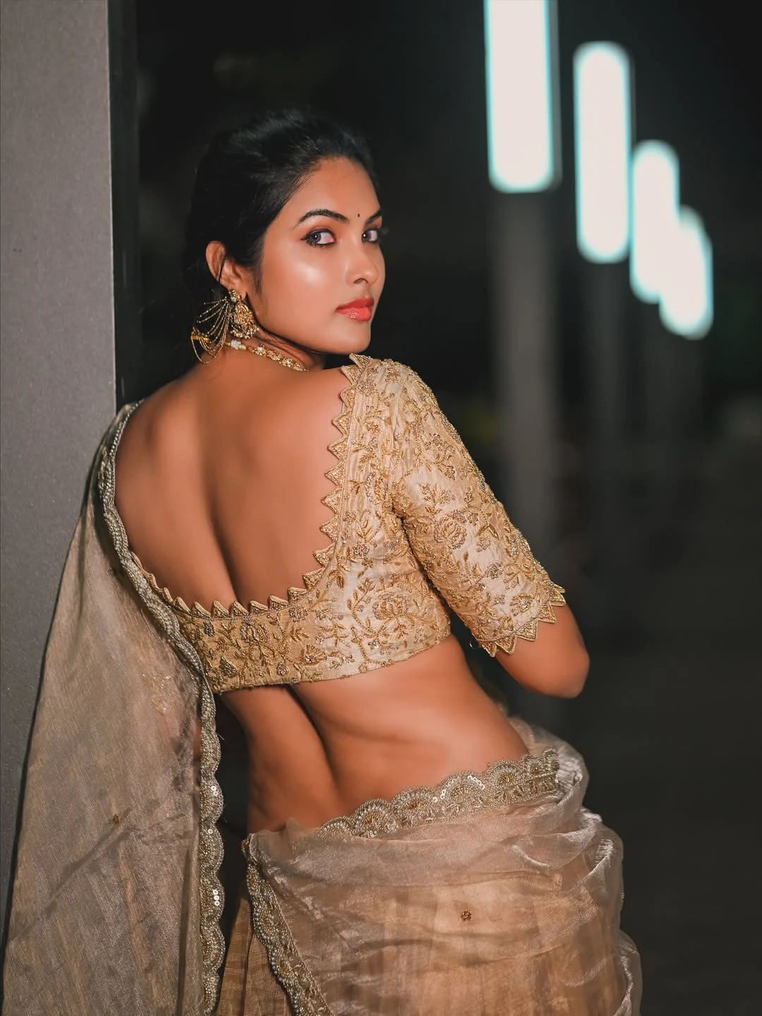Divi Vadthya Shines in Diwali Traditional Dress
