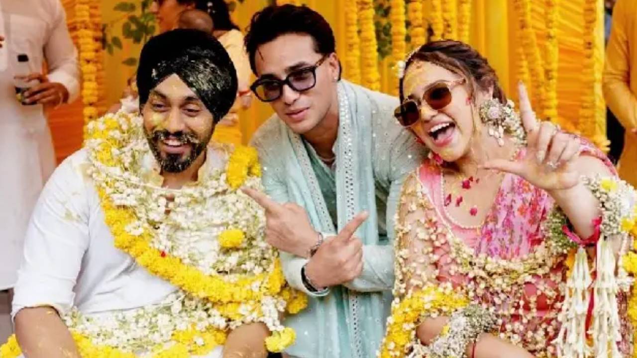 Abhishek Sharma : సోదరి కోమల్ వివాహానికి వెళ్లని అభిషేక్ శర్మ.. ఎందుకో తెలుసా.. భారత జెర్సీ ధరించి.. Abhishek Sharma : సోదరి కోమల్ వివాహానికి వెళ్లని అభిషేక్ శర్మ.. ఎందుకో తెలుసా.. భారత జెర్సీ ధరించి..