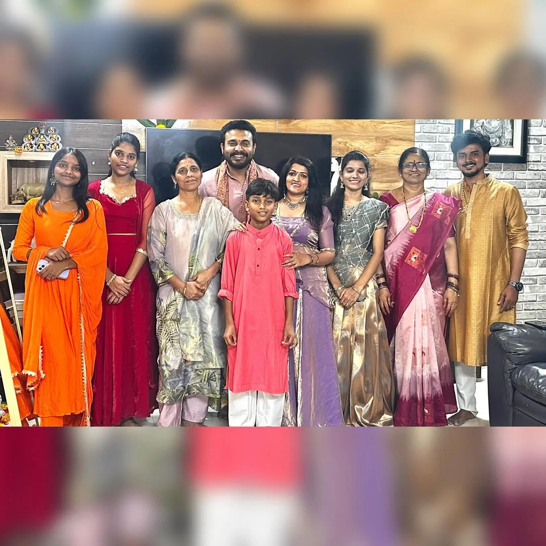 Jabardasth Getup Srinu Diwali Celebrations with Family