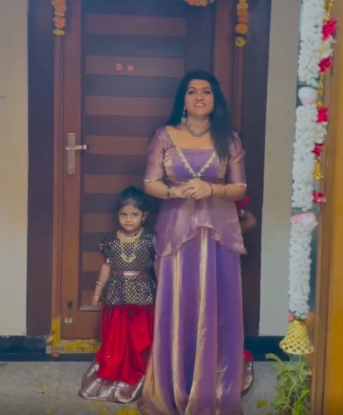 Jabardasth Getup Srinu Diwali Celebrations with Family