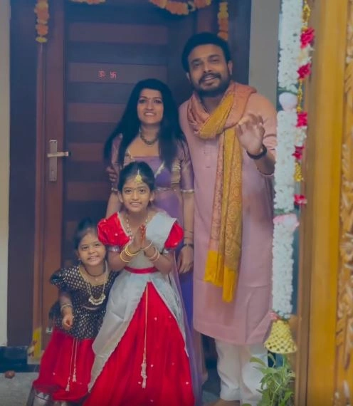Jabardasth Getup Srinu Diwali Celebrations with Family