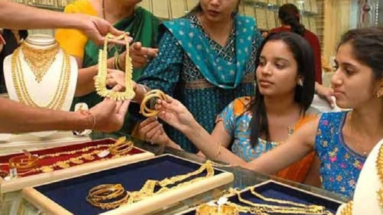 Gold : బాబోయ్.. 60వేల కోట్ల బంగారాన్ని కొన్నారు..! గతేడాది కంటే 25శాతం ఎక్కువ.. Gold : బాబోయ్.. 60వేల కోట్ల బంగారాన్ని కొన్నారు..! గతేడాది కంటే 25శాతం ఎక్కువ..