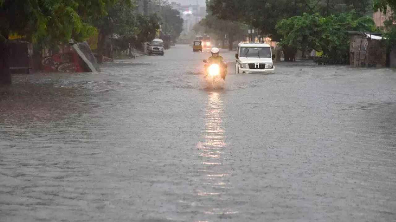 Cyclone Montha: హనుమకొండలో వరద బీభత్సం.. ఇళ్లలోకి చేరిన నీరు.. సాయం కోసం బాధితుల వేడుకోలు..