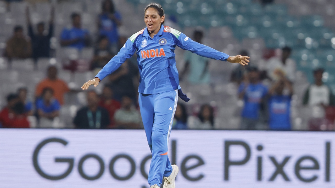 Harmanpreet Kaur : సెమీస్లో అడుగుపెట్టిన భారత్.. హర్మన్ ప్రీత్ కౌర్ కామెంట్స్.. ఆ ఇద్దరే.. Harmanpreet Kaur : సెమీస్లో అడుగుపెట్టిన భారత్.. హర్మన్ ప్రీత్ కౌర్ కామెంట్స్.. ఆ ఇద్దరే..