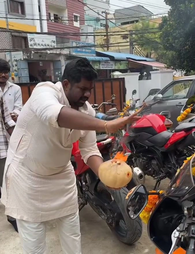 Comedian Viva Harsha Dasara Special Pooja To Vehicles with Wife