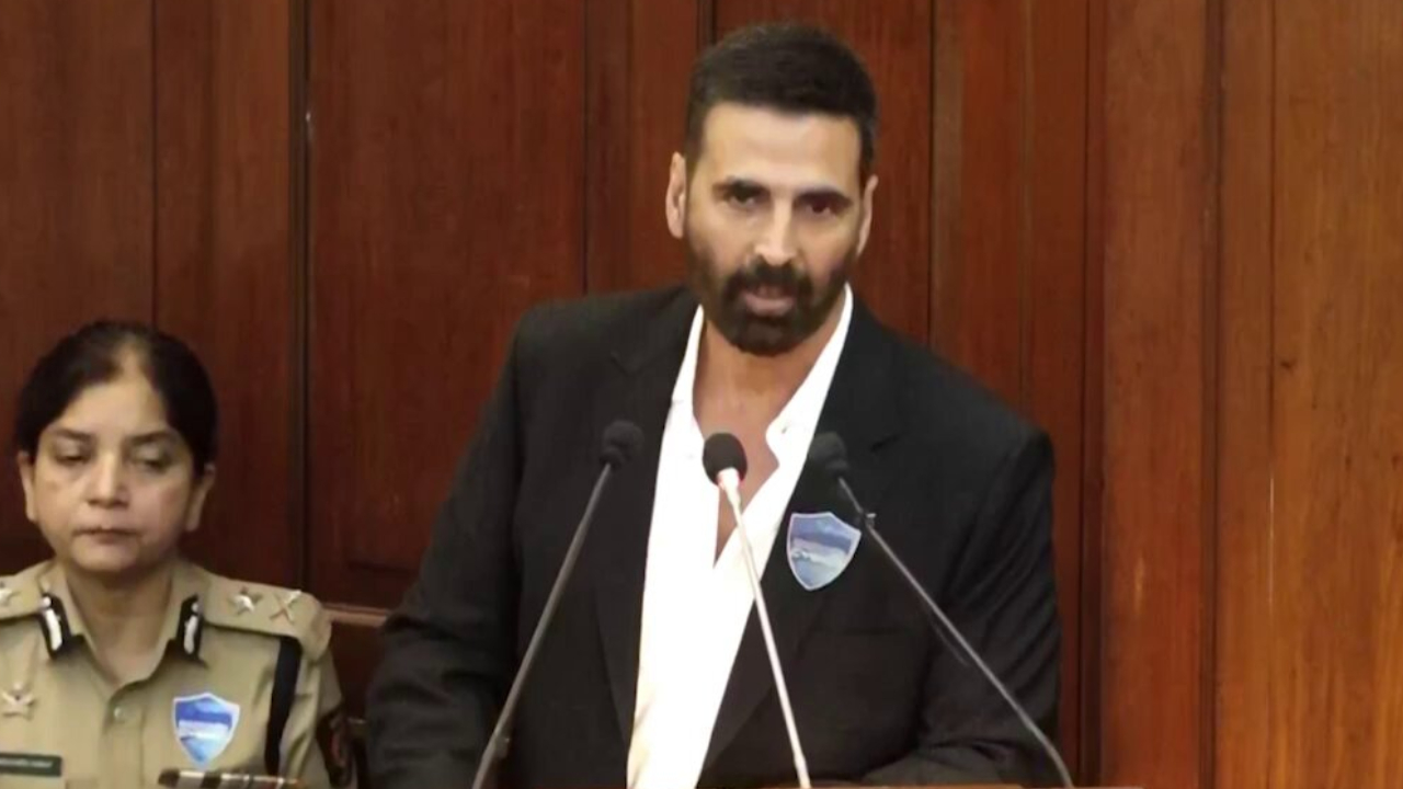 Akshay Kumar: నా కూతురు నగ్న చిత్రాలు అడిగారు.. తెలియకుండానే ఆ ఉచ్చులో.. అక్షయ్ కుమార్ కామెంట్స్ వైరల్ Akshay Kumar: నా కూతురు నగ్న చిత్రాలు అడిగారు.. తెలియకుండానే ఆ ఉచ్చులో.. అక్షయ్ కుమార్ కామెంట్స్ వైరల్
