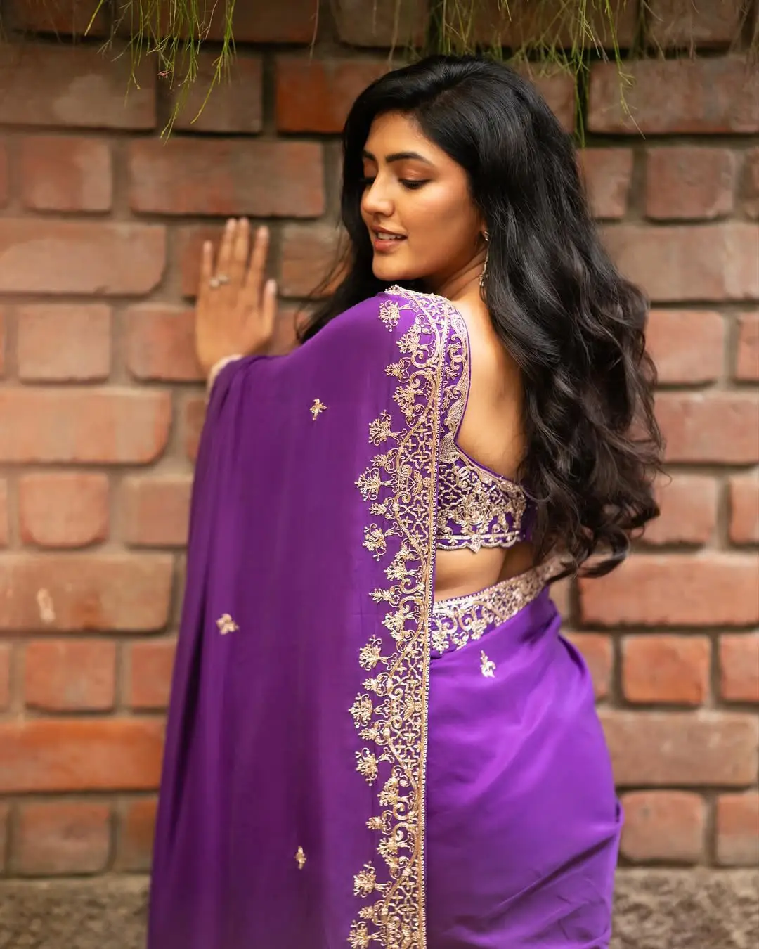 Hot beauty Eesha Rebba latest photos are going viral on social media. (1)