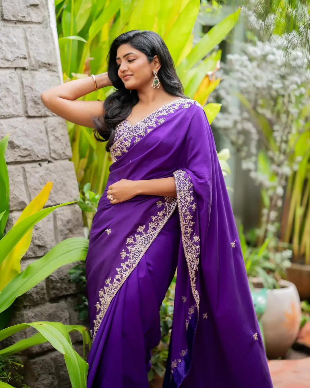Hot beauty Eesha Rebba latest photos are going viral on social media. (1)