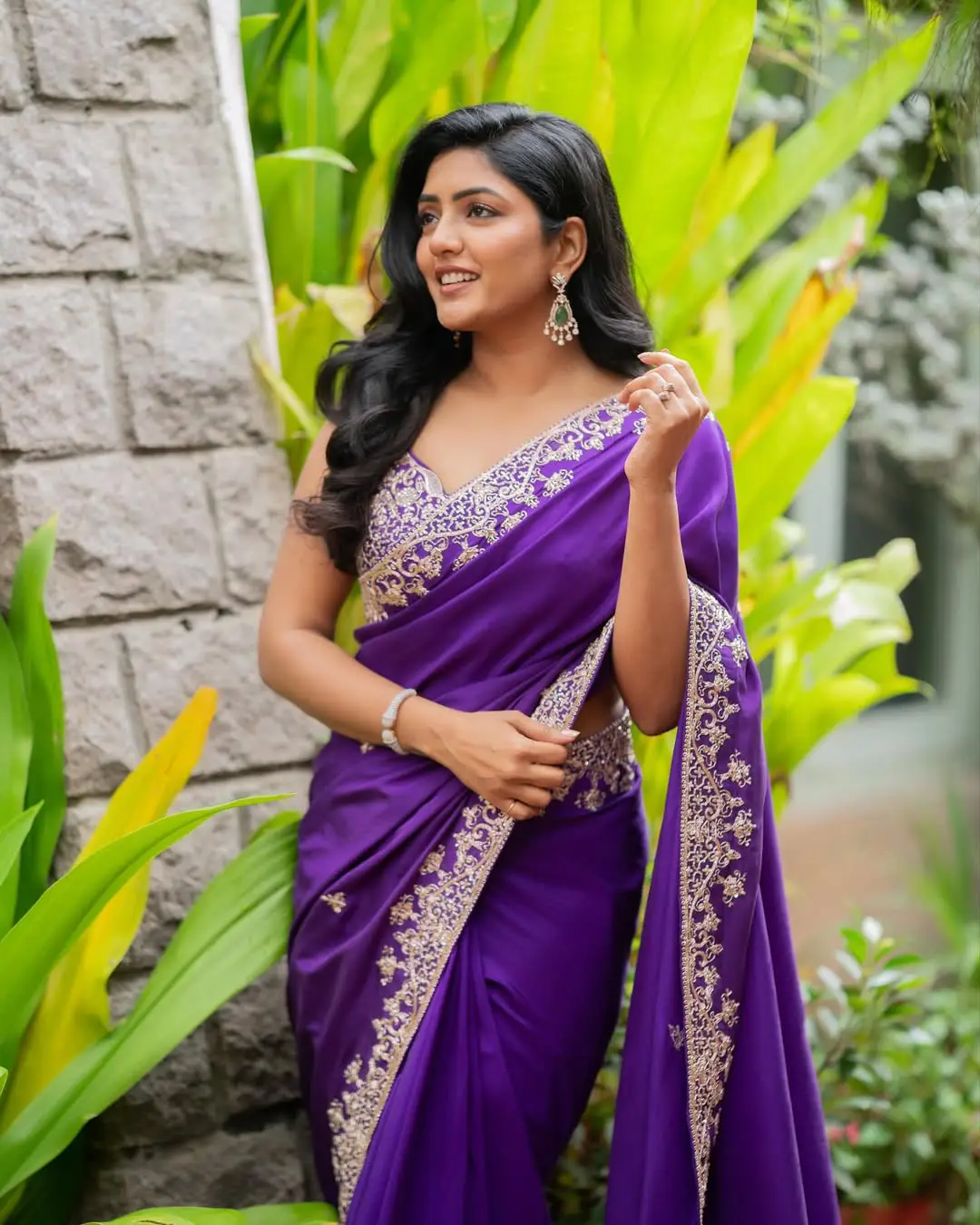 Hot beauty Eesha Rebba latest photos are going viral on social media. (1)