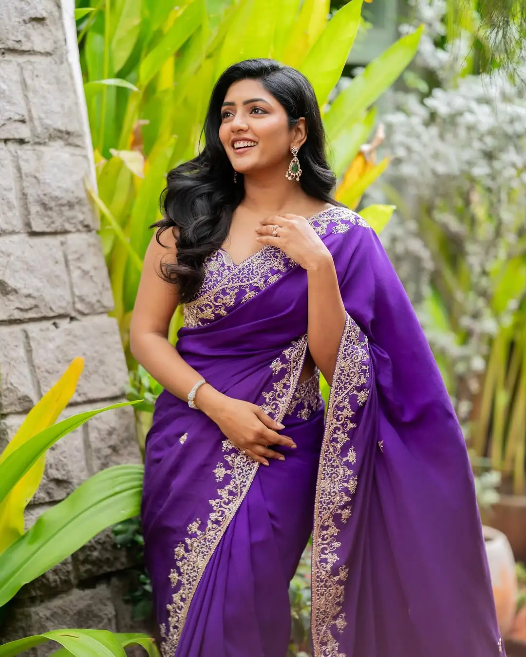 Hot beauty Eesha Rebba latest photos are going viral on social media. (1)