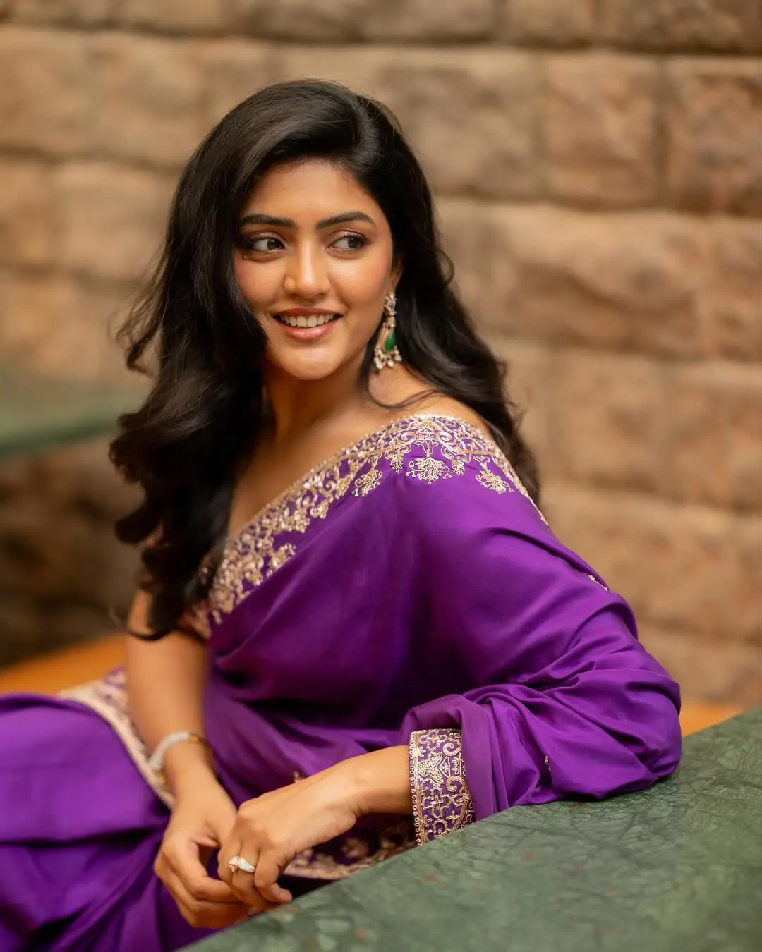 Hot beauty Eesha Rebba latest photos are going viral on social media. (1)
