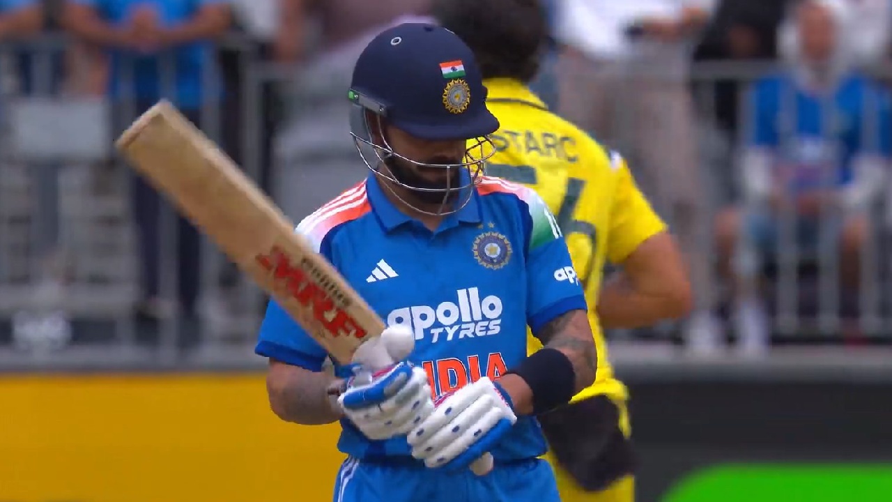 Virat Kohli : ఆసీస్తో తొలి వన్డే.. డకౌట్ అయిన కోహ్లీ.. లండన్కు బ్యాగ్ సర్దుకోవాల్సిందేనా? Virat Kohli : ఆసీస్తో తొలి వన్డే.. డకౌట్ అయిన కోహ్లీ.. లండన్కు బ్యాగ్ సర్దుకోవాల్సిందేనా?