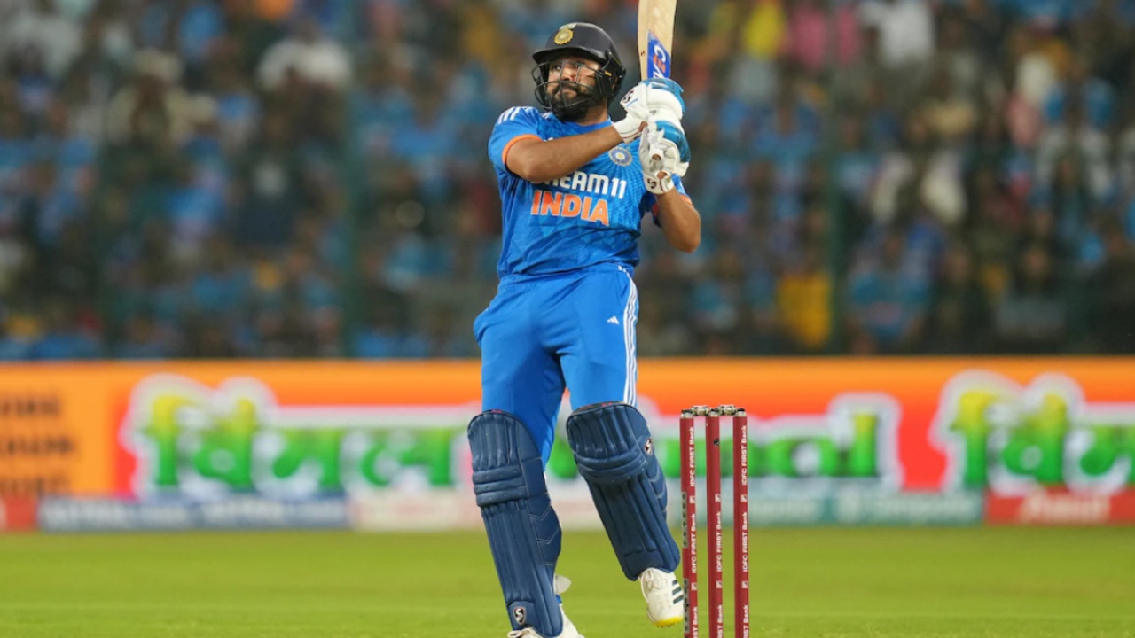 Rohit Sharma : శనివారం ఆసీస్తో మూడో వన్డే.. రోహిత్ శర్మను ఊరిస్తున్న సిక్సర్ల రికార్డు.. Rohit Sharma : శనివారం ఆసీస్తో మూడో వన్డే.. రోహిత్ శర్మను ఊరిస్తున్న సిక్సర్ల రికార్డు..