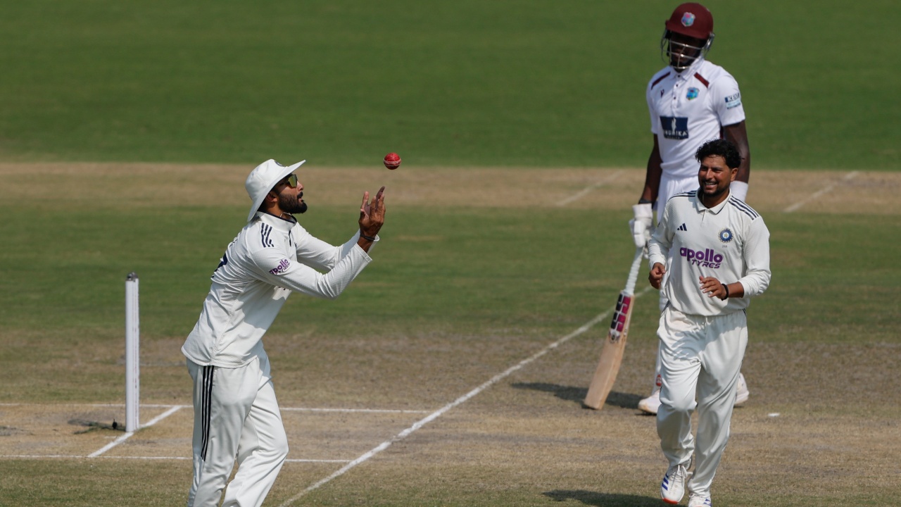 IND vs WI 2nd Test : భారత్ ముందు 121 పరుగుల లక్ష్యం.. రెండో ఇన్నింగ్స్లో వెస్టిండీస్ 390 ఆలౌట్.. IND vs WI 2nd Test : భారత్ ముందు 121 పరుగుల లక్ష్యం.. రెండో ఇన్నింగ్స్లో వెస్టిండీస్ 390 ఆలౌట్..