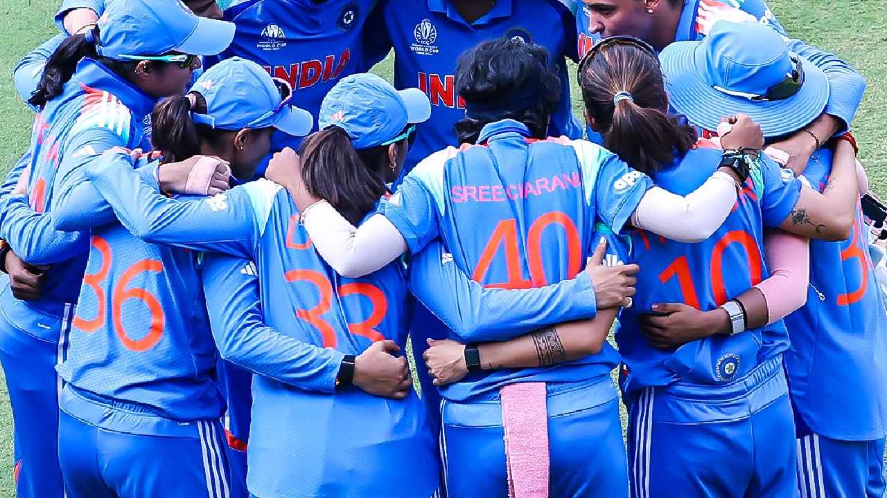 India Women Defeat: ఉత్కంఠ పోరులో భారత్ ఓటమి.. జస్ట్ 4 పరుగులే.. సెమీస్ చేరాలంటే.. India Women Defeat: ఉత్కంఠ పోరులో భారత్ ఓటమి.. జస్ట్ 4 పరుగులే.. సెమీస్ చేరాలంటే..