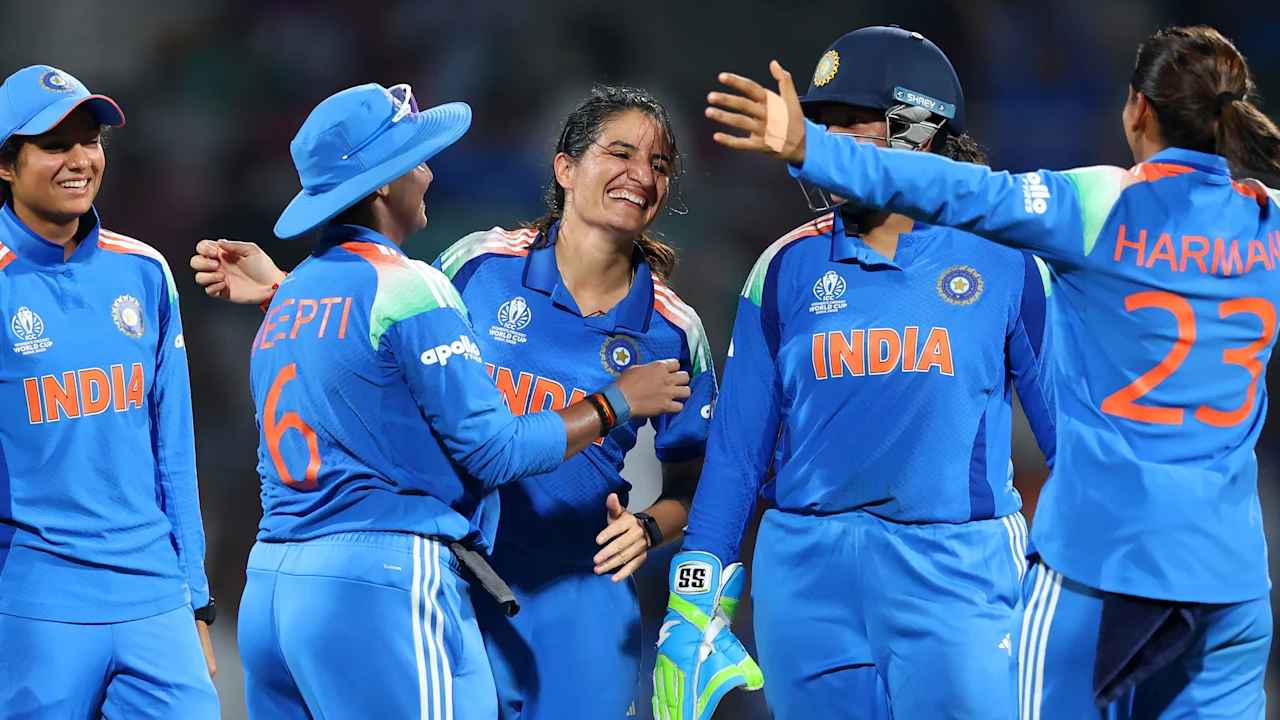 ICC Womens World Cup: కీలక మ్యాచ్ లో ఘన విజయం.. సెమీస్ కు భారత్.. ICC Womens World Cup: కీలక మ్యాచ్ లో ఘన విజయం.. సెమీస్ కు భారత్..