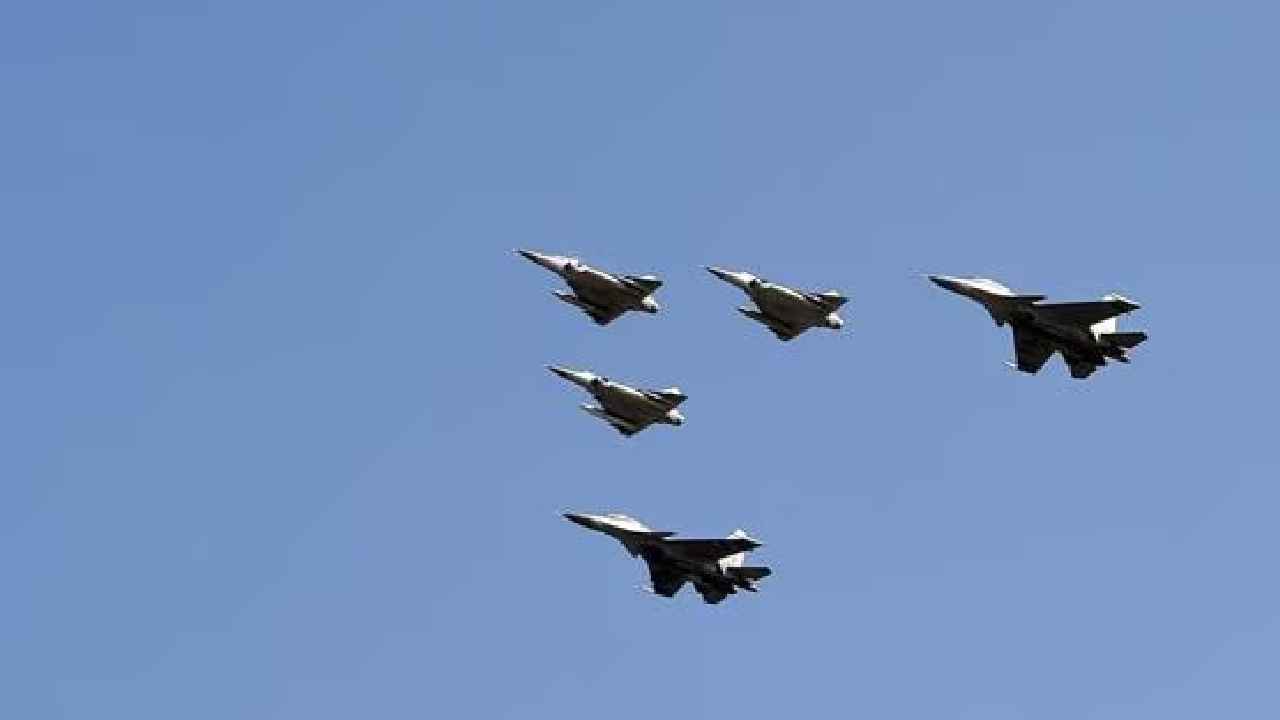 Indian Pilots: దటీజ్ ఇండియా.. రెండవ ప్రపంచ యుద్ధం తర్వాత ఇదే తొలిసారి.. బ్రిటిష్ యుద్ధ విమాన పైలట్లకు శిక్షణ ఇస్తున్న భారత వైమానిక దళం.. Indian Pilots: దటీజ్ ఇండియా.. రెండవ ప్రపంచ యుద్ధం తర్వాత ఇదే తొలిసారి.. బ్రిటిష్ యుద్ధ విమాన పైలట్లకు శిక్షణ ఇస్తున్న భారత వైమానిక దళం..