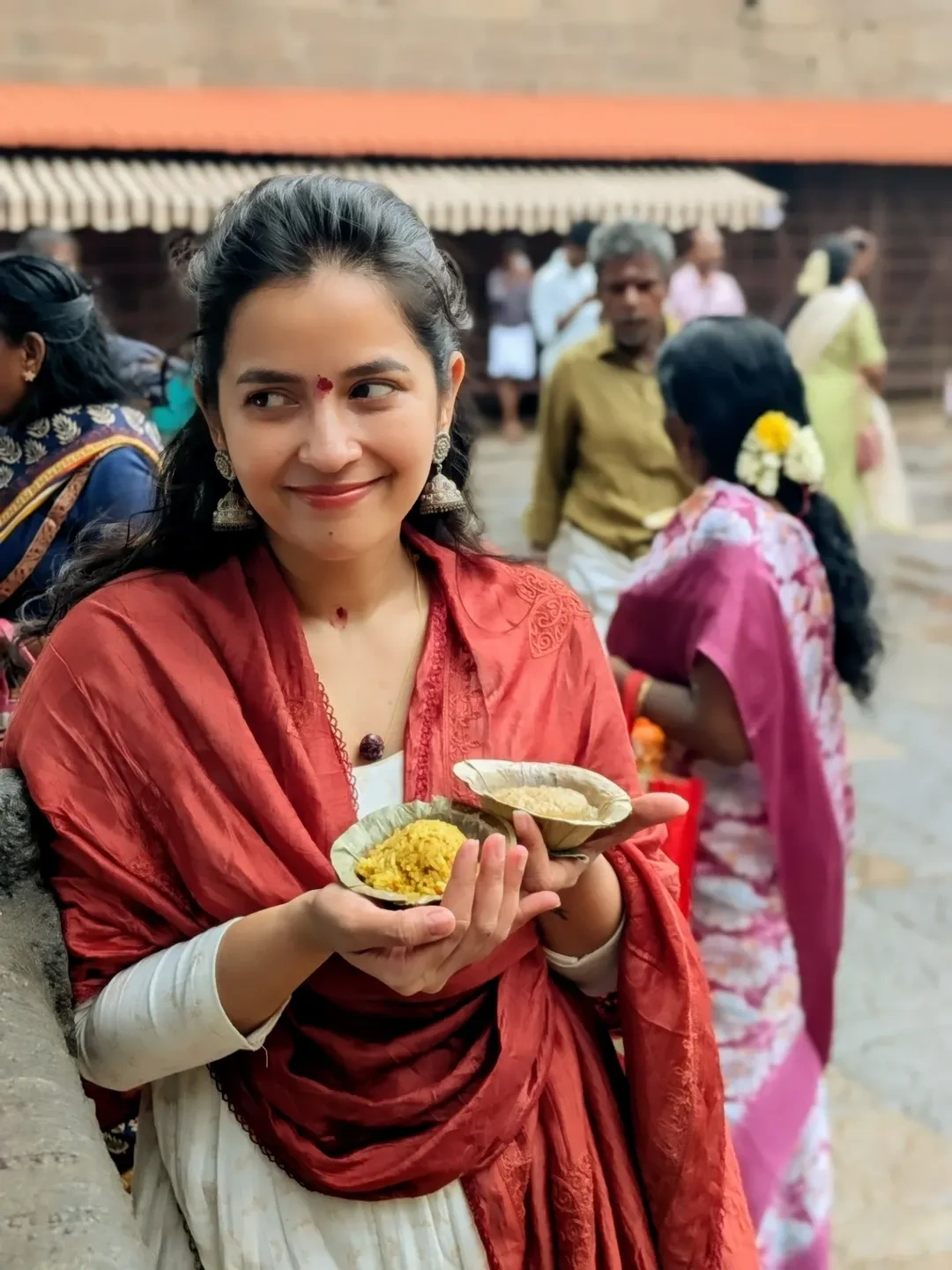 Komalee Prasad Visits Arunachalam Temple