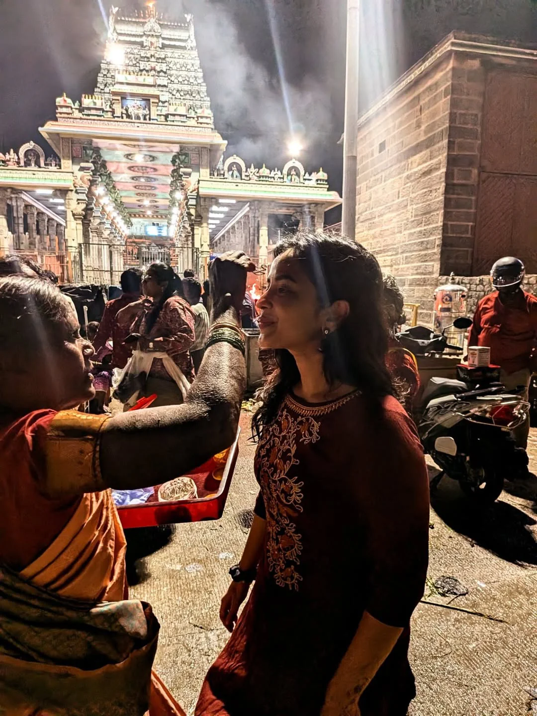 Komalee Prasad Visits Arunachalam Temple