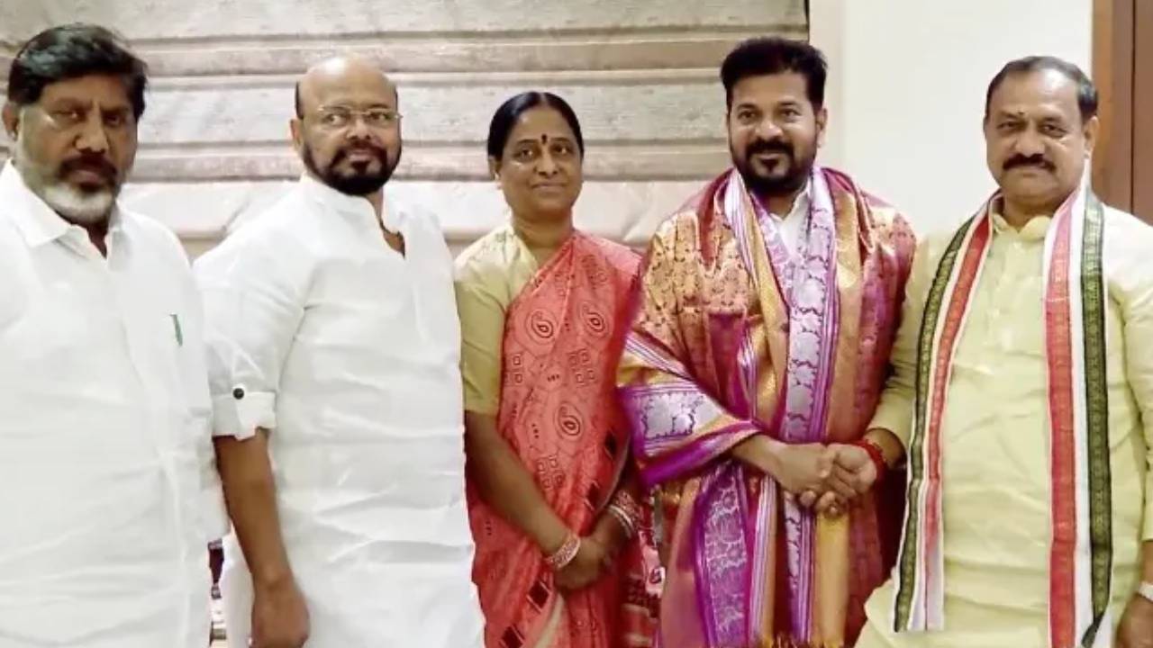 Konda Surekha: సీఎం రేవంత్ రెడ్డితో కొండా సురేఖ దంపతులు కీలక భేటీ.. భట్టి, మహేశ్ కుమార్గౌడ్ కూడా.. ఈ అంశాలపైనే ప్రధానంగా చర్చ Konda Surekha: సీఎం రేవంత్ రెడ్డితో కొండా సురేఖ దంపతులు కీలక భేటీ.. భట్టి, మహేశ్ కుమార్గౌడ్ కూడా.. ఈ అంశాలపైనే ప్రధానంగా చర్చ