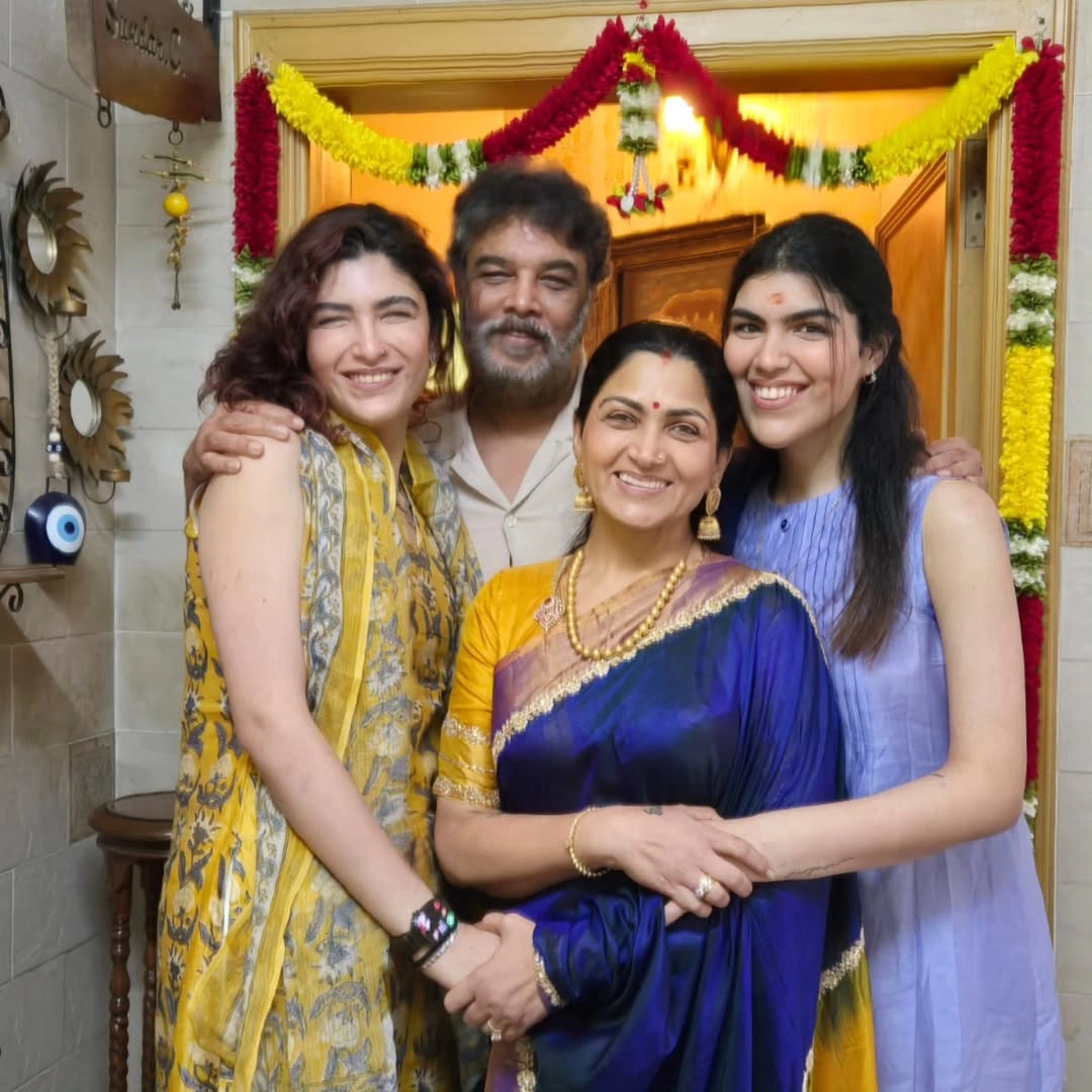 Kushboo Sundar Diwali Celebrations with Family