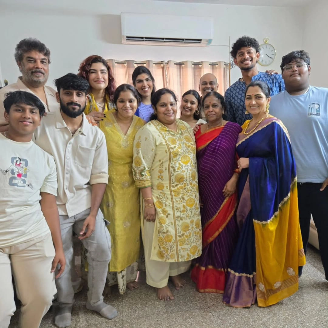 Kushboo Sundar Diwali Celebrations with Family