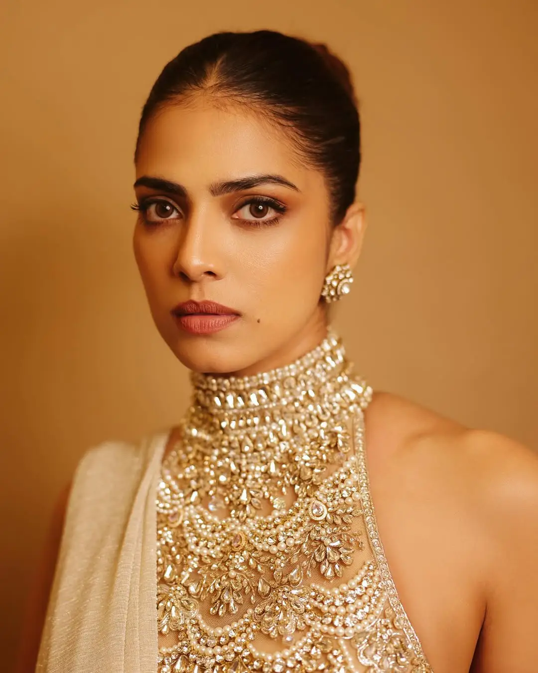Malavika mohanan latest photoshoot goes viral on social media (1)