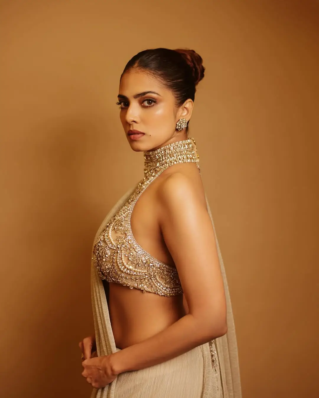 Malavika mohanan latest photoshoot goes viral on social media (5)