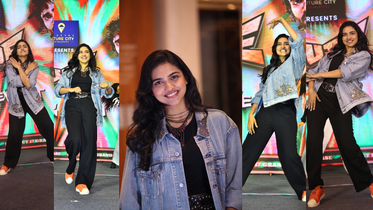 Mamitha Baiju : స్టేజిపై స్టెప్పులేసిన ‘డ్యూడ్’.. ప్రేమలు బ్యూటీ మమిత బైజు క్యూట్ ఫొటోలు..