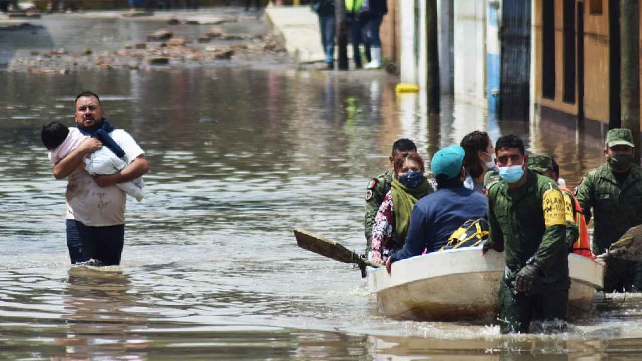 Mexico Floods: మెక్సికోలో వరదల బీభత్సం.. విరిగిపడ్డ కొండచరియలు.. 44మంది మృతి.. Mexico Floods: మెక్సికోలో వరదల బీభత్సం.. విరిగిపడ్డ కొండచరియలు.. 44మంది మృతి..