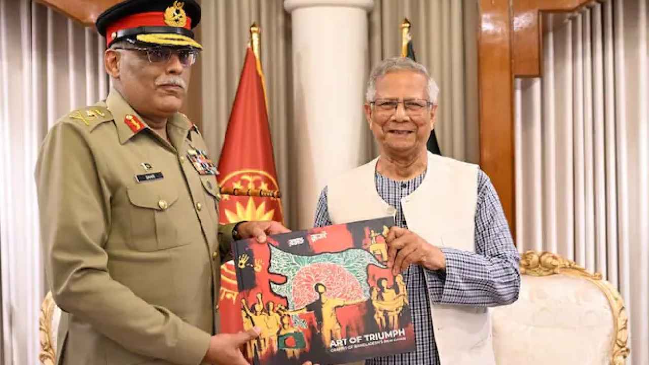 Muhammad Yunus: బంగ్లాదేశ్ అధినేత కండకావరం.. భారత్ ను రెచ్చగొట్టేలా.. పాక్ జనరల్ కు బహుమతిగా వివాదాస్పద మ్యాప్.. Muhammad Yunus: బంగ్లాదేశ్ అధినేత కండకావరం.. భారత్ ను రెచ్చగొట్టేలా.. పాక్ జనరల్ కు బహుమతిగా వివాదాస్పద మ్యాప్..