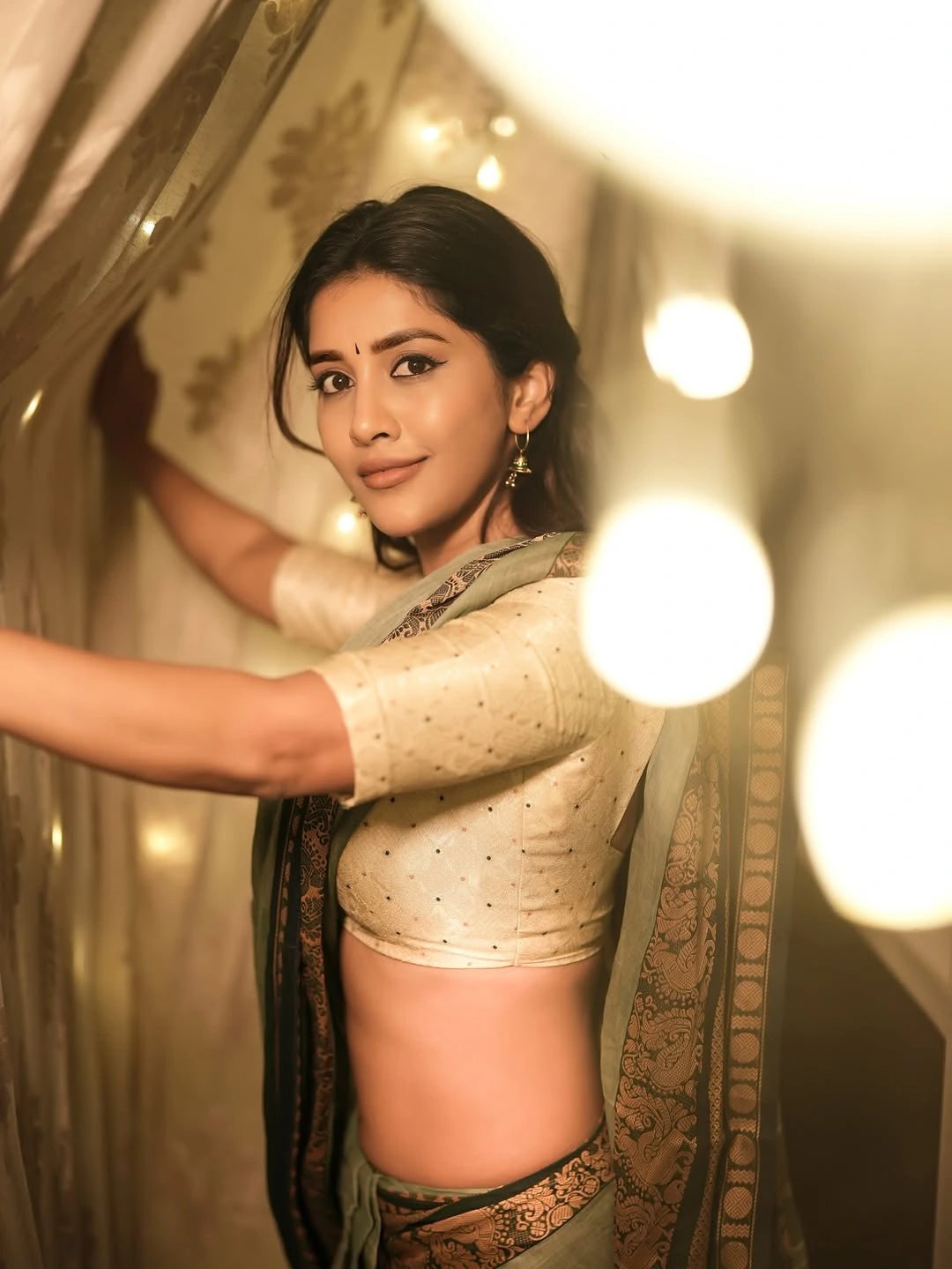 Nabha Natesh Shows her Beauty in Saree