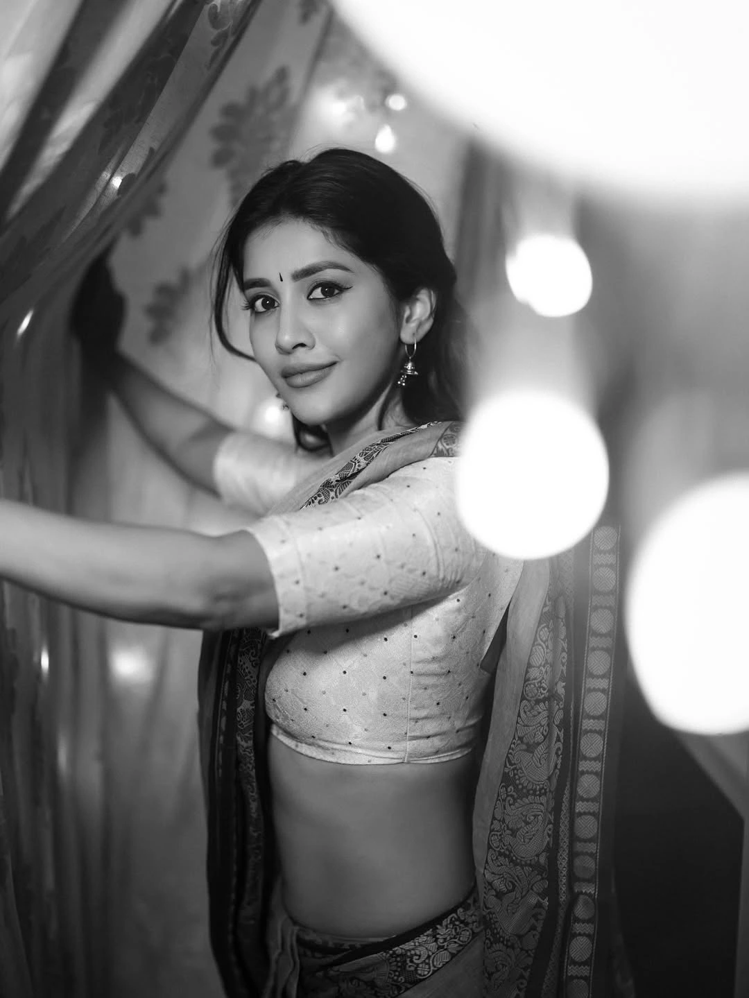 Nabha Natesh Shows her Beauty in Saree