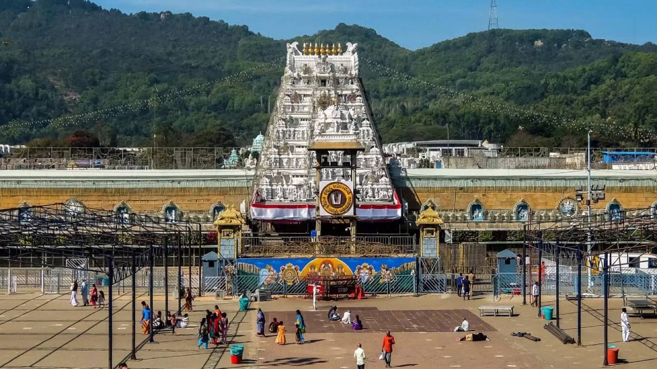తిరుమల తిరుపతి దేవస్థానం ట్రస్ట్లకు భారీగా విరాళాలు.. ఎన్నెన్ని కోట్ల రూపాయలంటే? తిరుమల తిరుపతి దేవస్థానం ట్రస్ట్లకు భారీగా విరాళాలు.. ఎన్నెన్ని కోట్ల రూపాయలంటే?