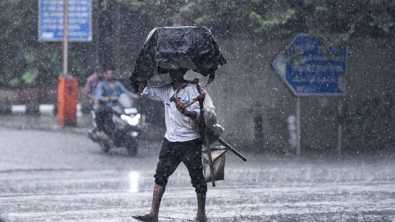తెలంగాణలో భారీ వర్షాలు కురిసే ఛాన్స్.. ఎల్లో అలర్ట్.. ఈ ప్రాంతాల వారు జాగ్రత్త తెలంగాణలో భారీ వర్షాలు కురిసే ఛాన్స్.. ఎల్లో అలర్ట్.. ఈ ప్రాంతాల వారు జాగ్రత్త