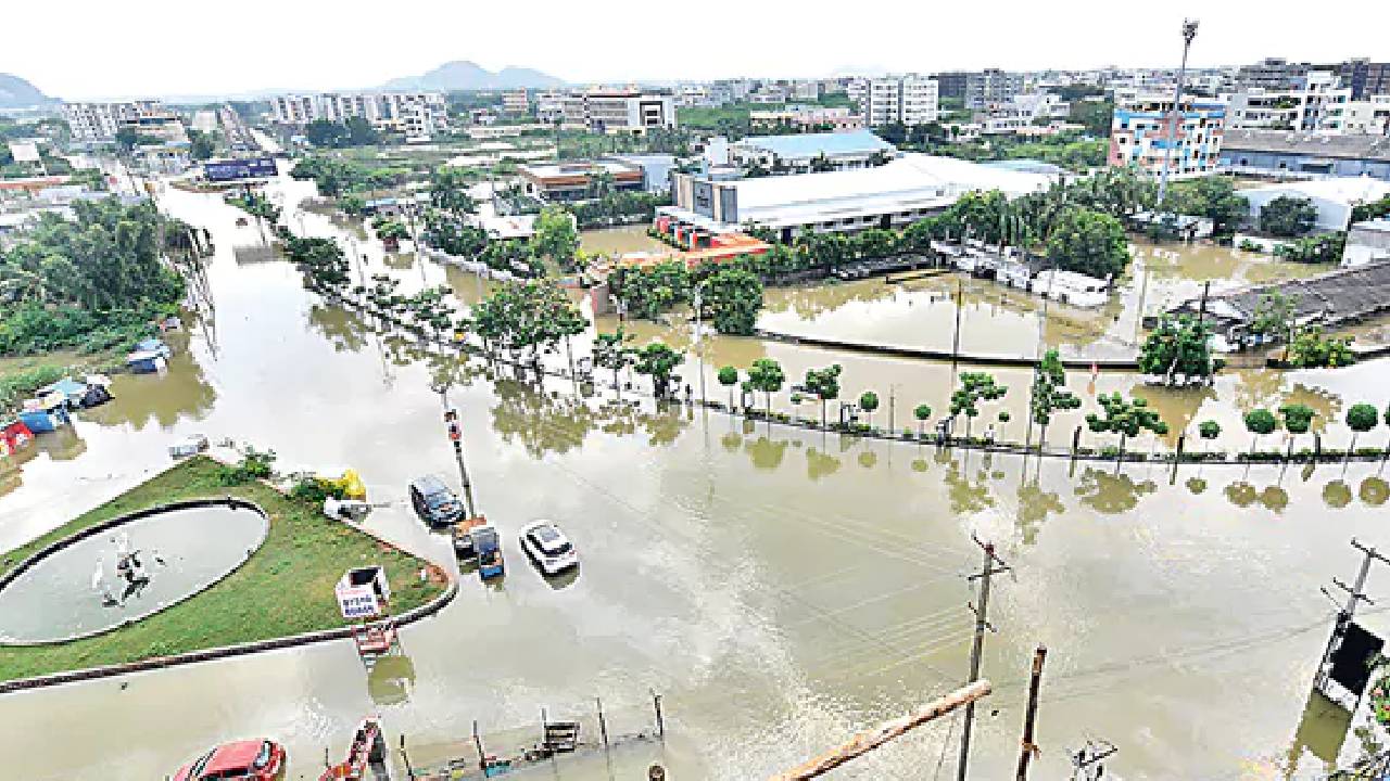 ‘మొంథా’ ఎఫెక్ట్‌.. వరంగల్‌ జిల్లాలో ఏడుకి చేరిన మృతుల సంఖ్య.. ఇప్పటికీ ప్రజల పరిస్థితి ఇలా..