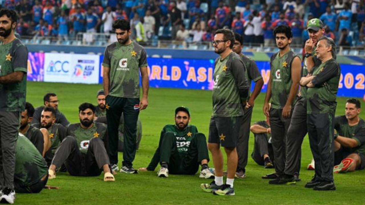 Pakistan Cricket: ఇండియాపై మూడుసార్లు ఓడిపోయారు.. సిగ్గు లేదు.. మళ్లీ మీకు… ప్లేయర్లపై భారీ రివేంజ్ తీర్చుకున్న పాక్ క్రికెట్ బోర్డు Pakistan Cricket: ఇండియాపై మూడుసార్లు ఓడిపోయారు.. సిగ్గు లేదు.. మళ్లీ మీకు… ప్లేయర్లపై భారీ రివేంజ్ తీర్చుకున్న పాక్ క్రికెట్ బోర్డు