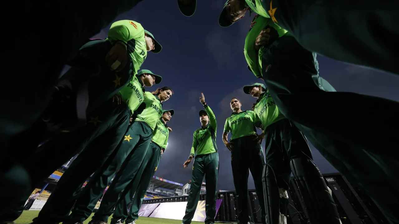 Pakistan Defeated: పాకిస్తాన్ మరో ఘోర పరాజయం.. దెబ్బ మీద దెబ్బ.. ఆ జట్టు చేతిలోనూ తప్పని ఓటమి.. Pakistan Defeated: పాకిస్తాన్ మరో ఘోర పరాజయం.. దెబ్బ మీద దెబ్బ.. ఆ జట్టు చేతిలోనూ తప్పని ఓటమి..
